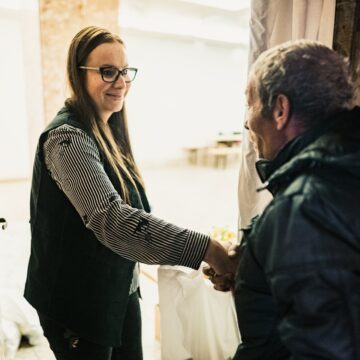 Ľudia bez domova oslávili Vianoce štedrou večerou