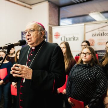 Ľudia bez domova oslávili Vianoce štedrou večerou