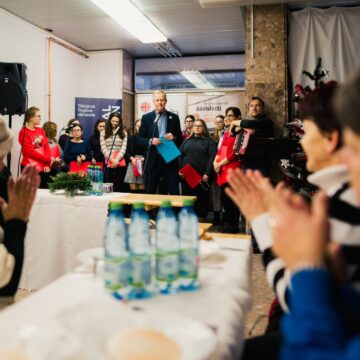 Ľudia bez domova oslávili Vianoce štedrou večerou