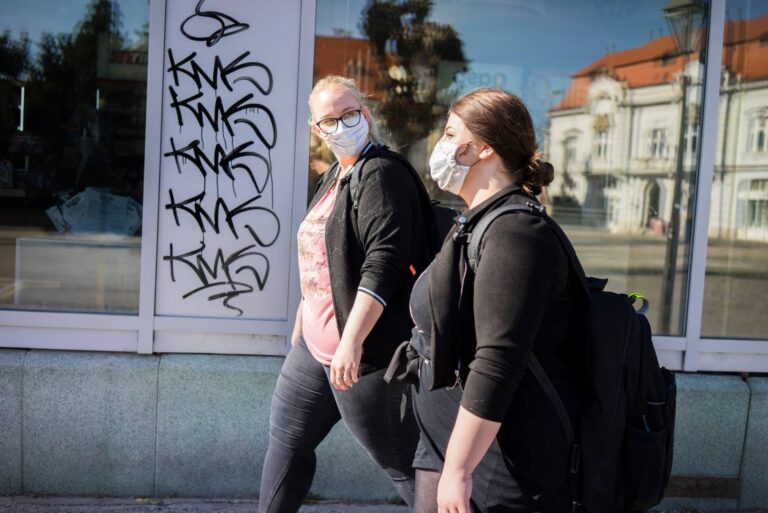 Streetworkeri a ich rande na ulici. Romantiku nečakajte