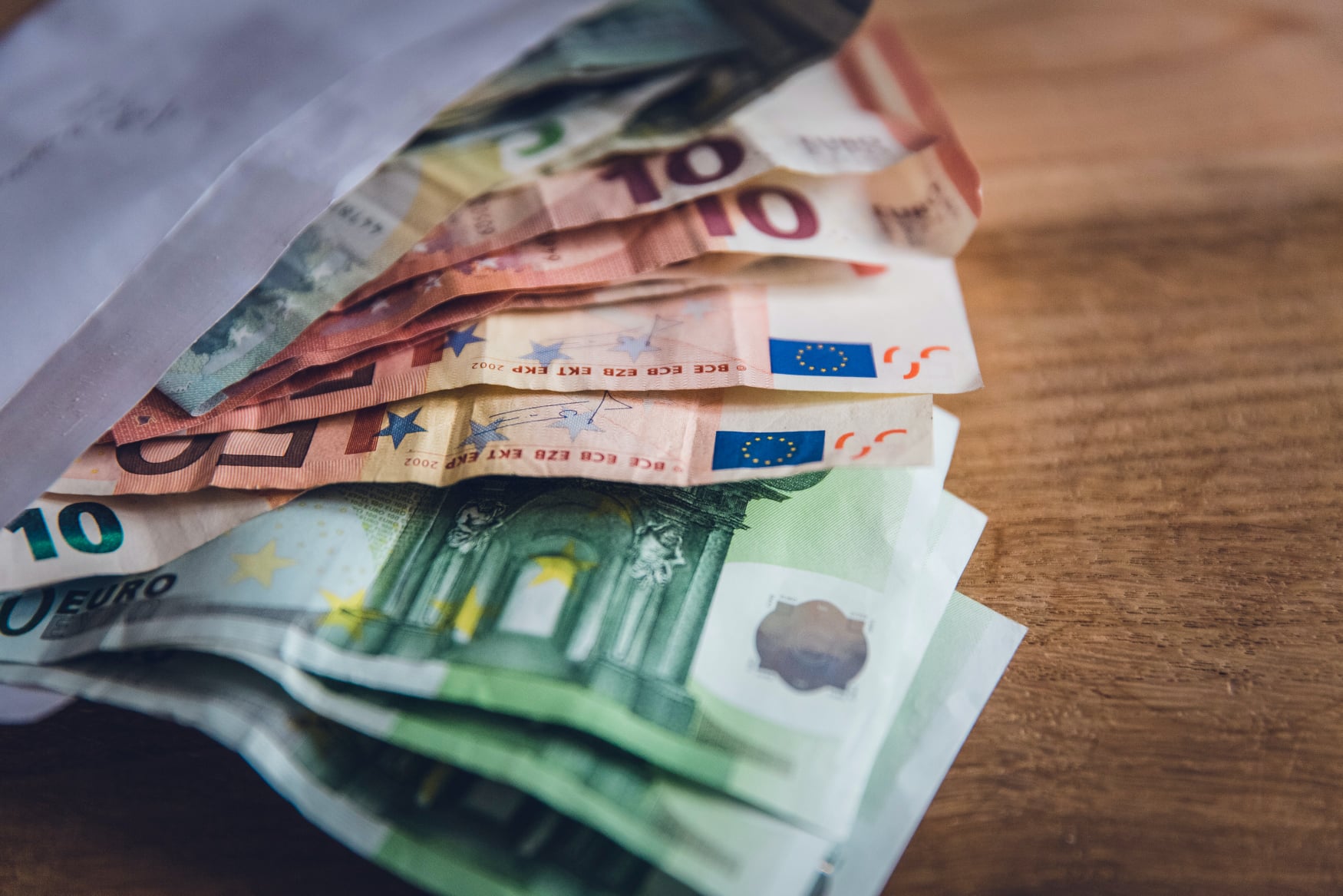 Ľuďom, ktorí vyhlásili osobný bankrot, banky len tak ľahko peniaze nepožičajú.