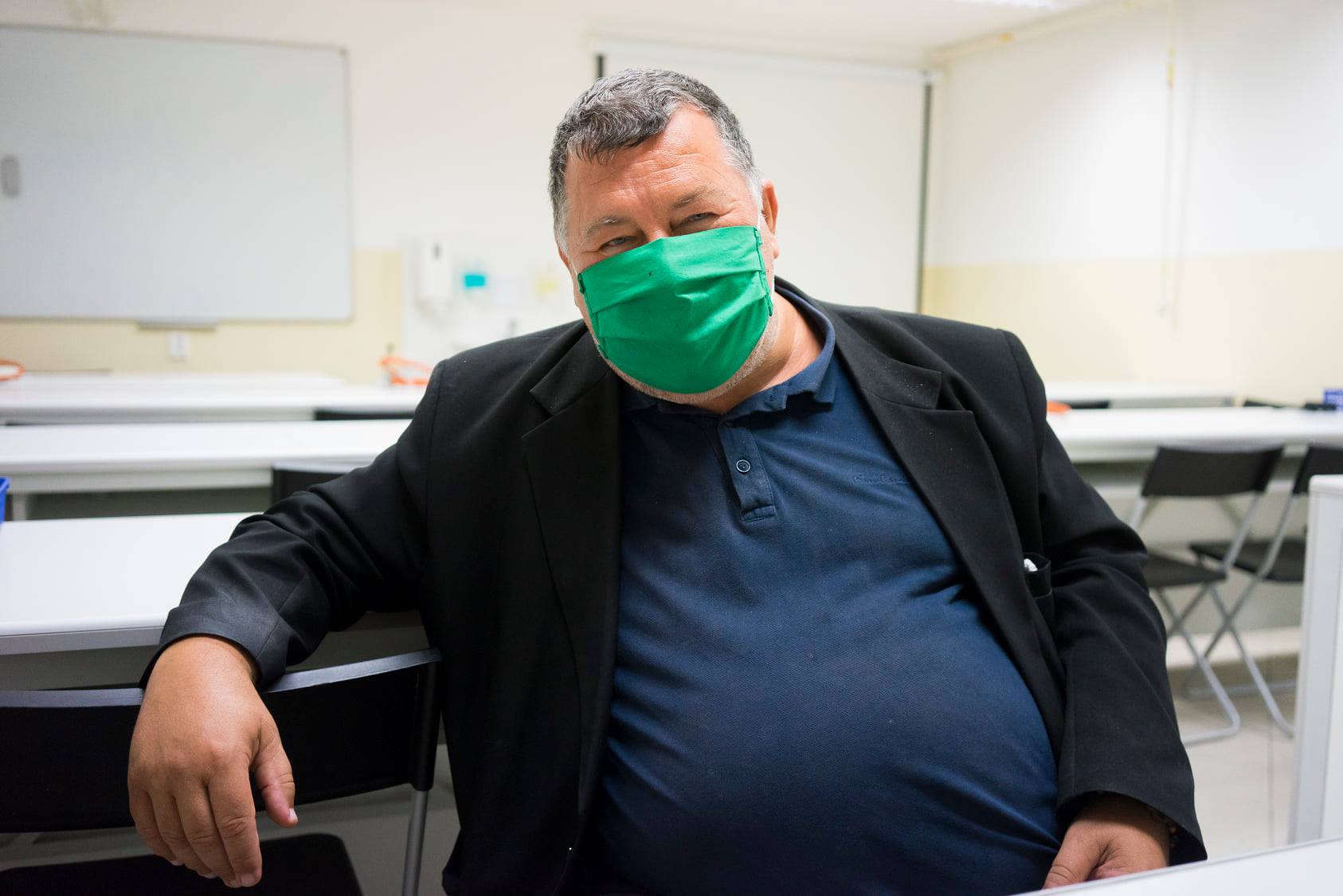 Bez rúška to nejde. Fotografia poznačená pandemickou situáciou. Profesor Krčméry bol počas nej najcitovanejším slovenským odborníkom.