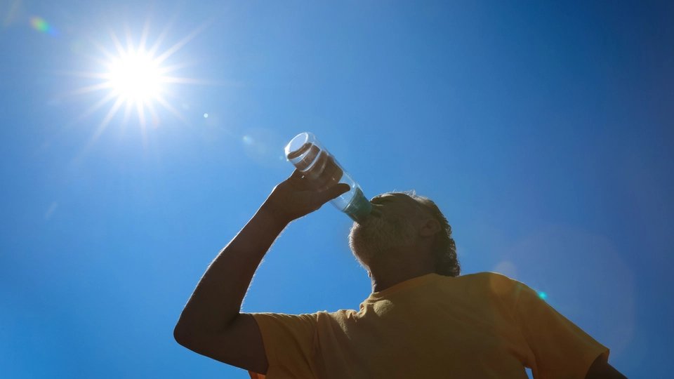 Pre ľudí bez domova potrebujeme minerálne vody a letné oblečenie